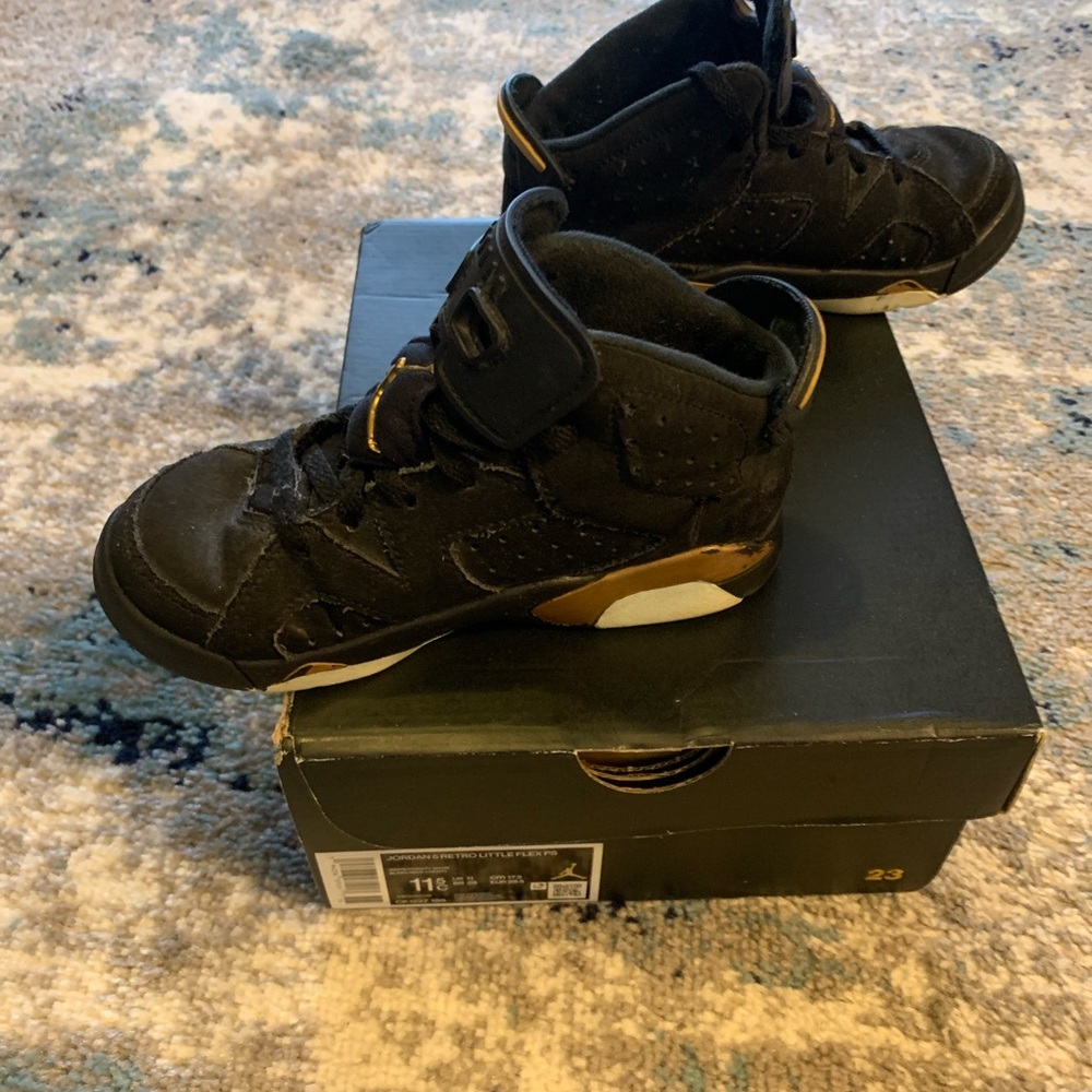 Air Jordan 6 Retro Black Sneakers - Picture 4 of 9
